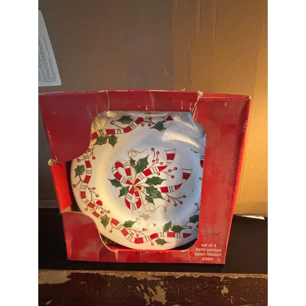SONOMA LIFESTYLE HOLIDAY PLATE Vintage Set of 4 Hand Painted 4 Christmas Images